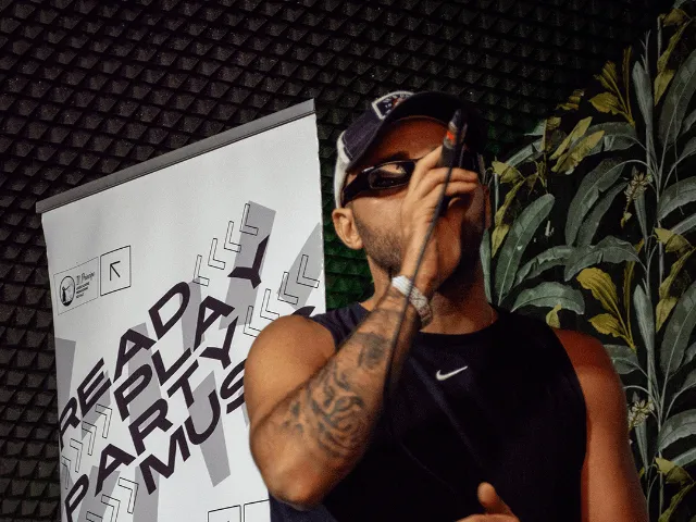 Artista in performance sul palco — Audizioni Prima Edizione PMA 2025