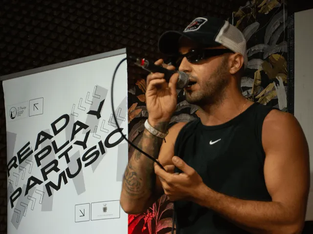 Artista in performance sul palco — Audizioni Prima Edizione PMA 2025