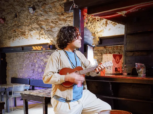 Cantante al microfono — Audizioni Prima Edizione PMA 2025