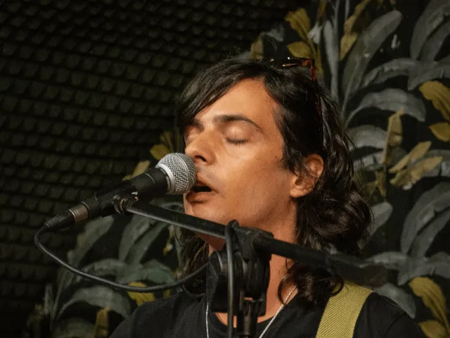 Cantante al microfono — Audizioni Prima Edizione PMA 2025
