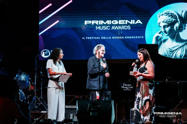 Il palco dei Primigenia Music Awards — Finale Prima Edizione PMA 2025