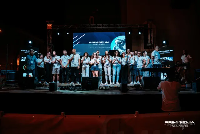 Staff e organizzazione sul palco — Finale Prima Edizione PMA 2025