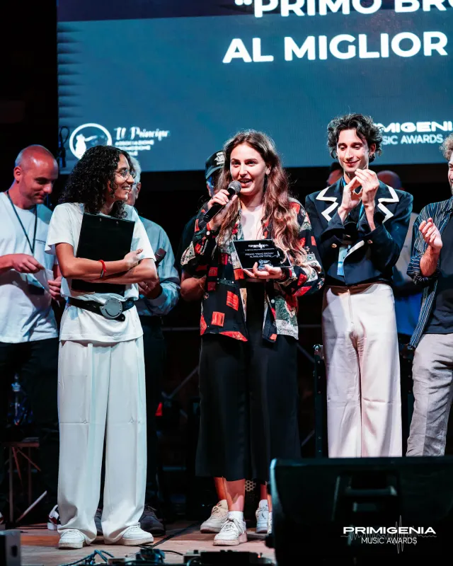 Vincitrice premio miglior testo con trofeo — Finale Prima Edizione PMA 2025