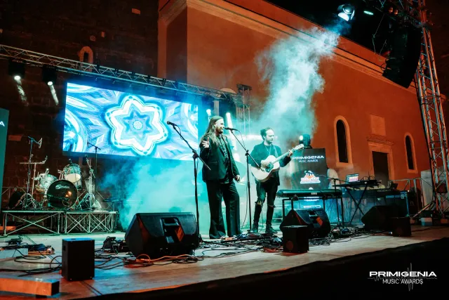 Il palco dei Primigenia Music Awards — Finale Prima Edizione PMA 2025