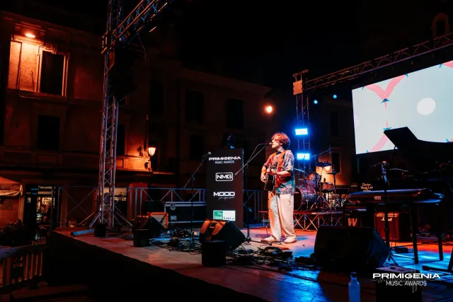 Il palco dei Primigenia Music Awards — Finale Prima Edizione PMA 2025