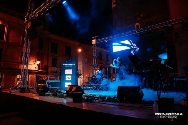 Il palco dei Primigenia Music Awards — Finale Prima Edizione PMA 2025