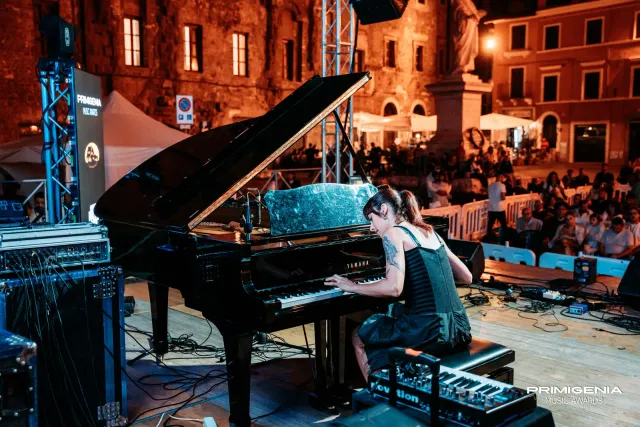 Il palco dei Primigenia Music Awards — Finale Prima Edizione PMA 2025